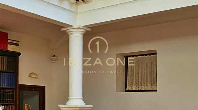 Weelderige luxe villa gelegen in een charmante oase van rust, omringd door heuvels en groene vegetatie te huur, Ibiza