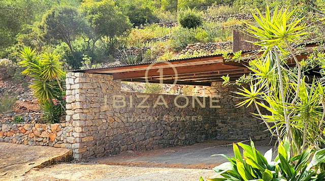 Weelderige luxe villa gelegen in een charmante oase van rust, omringd door heuvels en groene vegetatie te huur, Ibiza