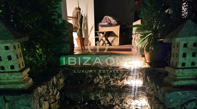 Weelderige luxe villa gelegen in een charmante oase van rust, omringd door heuvels en groene vegetatie te huur, Ibiza