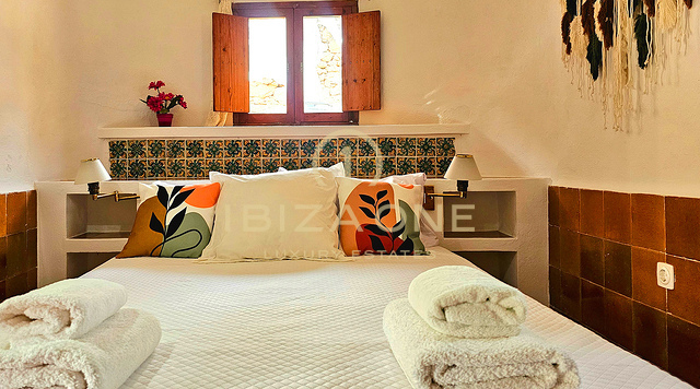 Prächtige Luxusvilla in einer bezaubernden Oase der Ruhe, umgeben von Hügeln und grüner Vegetation, zu vermieten, Ibiza
