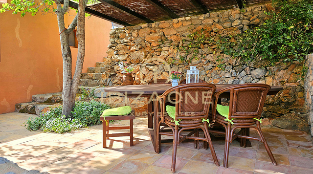 Prächtige Luxusvilla in einer bezaubernden Oase der Ruhe, umgeben von Hügeln und grüner Vegetation, zu vermieten, Ibiza