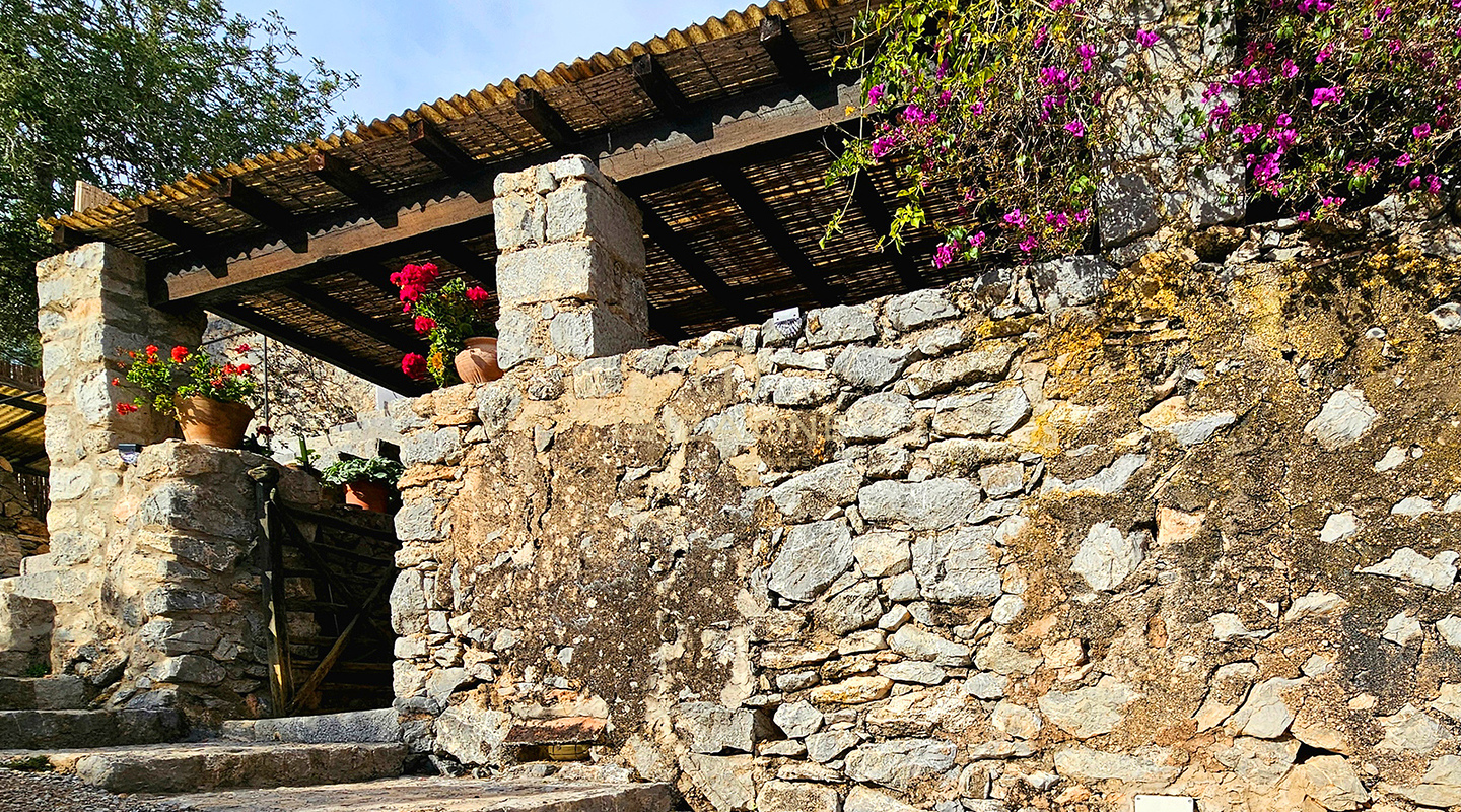Prächtige Luxusvilla in einer bezaubernden Oase der Ruhe, umgeben von Hügeln und grüner Vegetation, zu vermieten, Ibiza