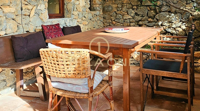 Weelderige luxe villa gelegen in een charmante oase van rust, omringd door heuvels en groene vegetatie te huur, Ibiza