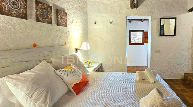 Weelderige luxe villa gelegen in een charmante oase van rust, omringd door heuvels en groene vegetatie te huur, Ibiza