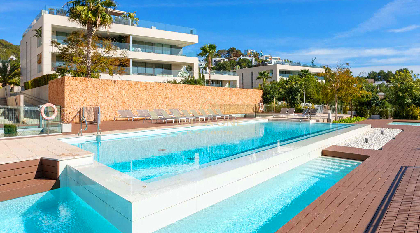 Einzigartige, luxuriöse und moderne Doppelwohnung bestehend aus Penthouse und Erdgeschosswohnung auf Ibiza zu verkaufen, RESERVIERT