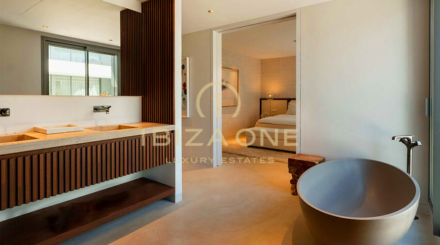 Appartement double unique, luxueux et moderne, composé d'un penthouse et d'un appartement de plain-pied de luxe, à vendre à Ibiza. RÉSERVÉ.