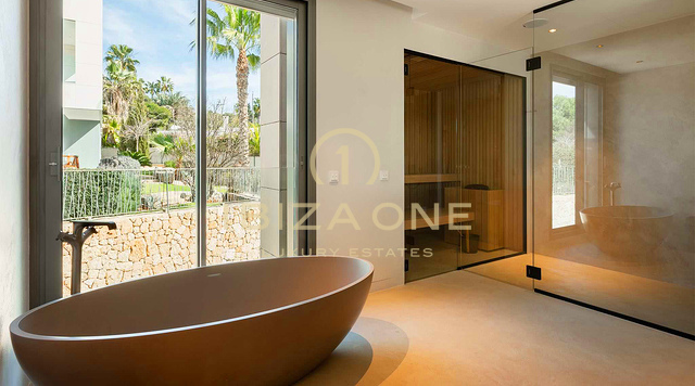 Appartement double unique, luxueux et moderne, composé d'un penthouse et d'un appartement de plain-pied de luxe, à vendre à Ibiza. RÉSERVÉ.