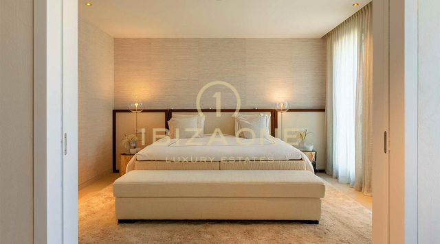 Appartement double unique, luxueux et moderne, composé d'un penthouse et d'un appartement de plain-pied de luxe, à vendre à Ibiza. RÉSERVÉ.