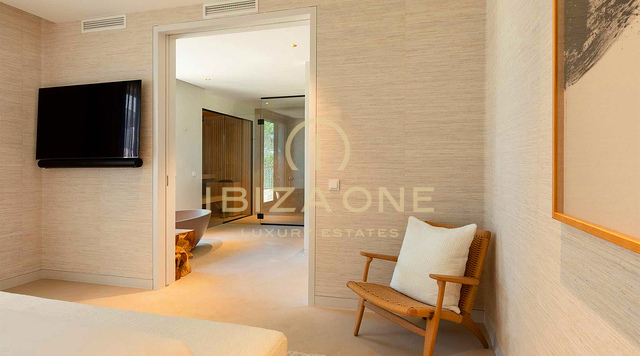 Appartement double unique, luxueux et moderne, composé d'un penthouse et d'un appartement de plain-pied de luxe, à vendre à Ibiza. RÉSERVÉ.