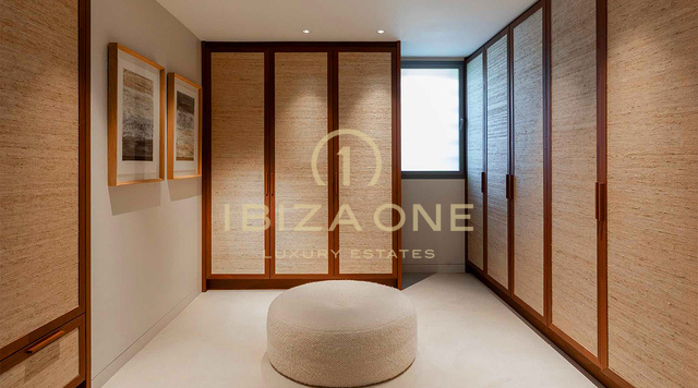 Appartement double unique, luxueux et moderne, composé d'un penthouse et d'un appartement de plain-pied de luxe, à vendre à Ibiza. RÉSERVÉ.