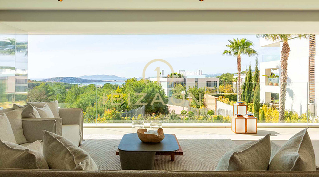 Appartement double unique, luxueux et moderne, composé d'un penthouse et d'un appartement de plain-pied de luxe, à vendre à Ibiza. RÉSERVÉ.