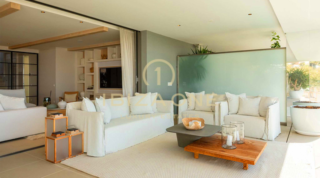 Appartement double unique, luxueux et moderne, composé d'un penthouse et d'un appartement de plain-pied de luxe, à vendre à Ibiza. RÉSERVÉ.