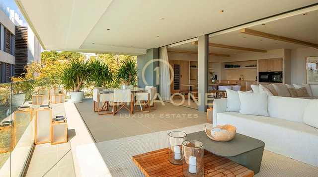 Appartement double unique, luxueux et moderne, composé d'un penthouse et d'un appartement de plain-pied de luxe, à vendre à Ibiza. RÉSERVÉ.