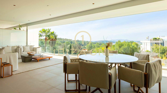 Einzigartige, luxuriöse und moderne Doppelwohnung bestehend aus Penthouse und Erdgeschosswohnung auf Ibiza zu verkaufen, RESERVIERT