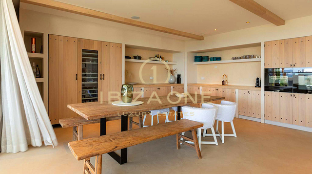 Appartement double unique, luxueux et moderne, composé d'un penthouse et d'un appartement de plain-pied de luxe, à vendre à Ibiza. RÉSERVÉ.