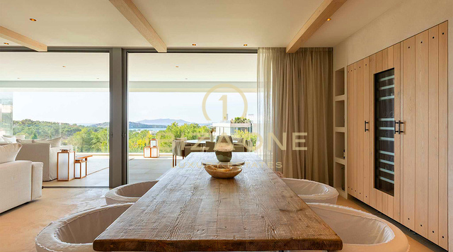 Appartement double unique, luxueux et moderne, composé d'un penthouse et d'un appartement de plain-pied de luxe, à vendre à Ibiza. RÉSERVÉ.