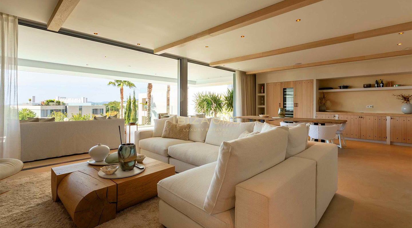 Appartement double unique, luxueux et moderne, composé d'un penthouse et d'un appartement de plain-pied de luxe, à vendre à Ibiza. RÉSERVÉ.