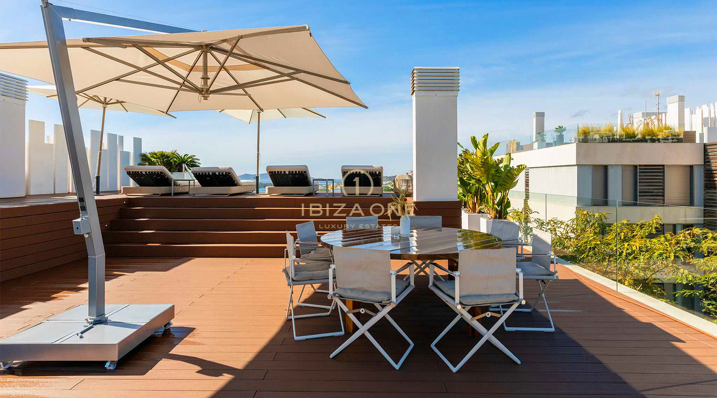 Einzigartige, luxuriöse und moderne Doppelwohnung bestehend aus Penthouse und Erdgeschosswohnung auf Ibiza zu verkaufen, RESERVIERT