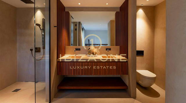 Appartement double unique, luxueux et moderne, composé d'un penthouse et d'un appartement de plain-pied de luxe, à vendre à Ibiza. RÉSERVÉ.