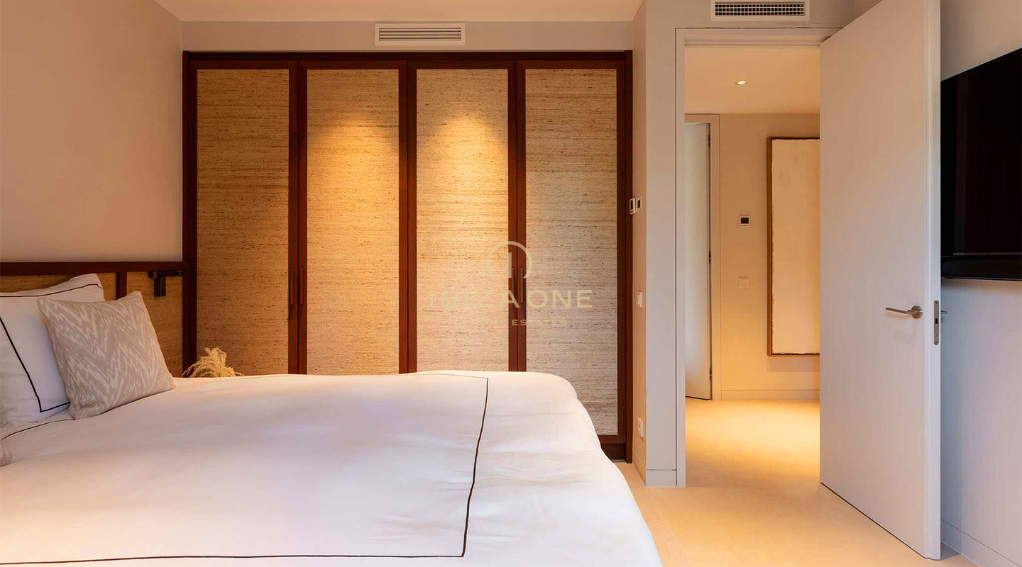 Einzigartige, luxuriöse und moderne Doppelwohnung bestehend aus Penthouse und Erdgeschosswohnung auf Ibiza zu verkaufen, RESERVIERT