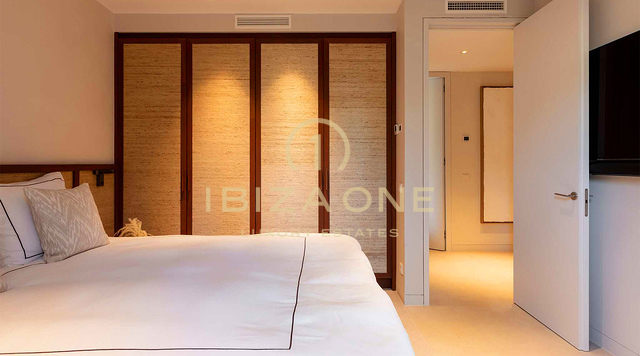 Einzigartige, luxuriöse und moderne Doppelwohnung bestehend aus Penthouse und Erdgeschosswohnung auf Ibiza zu verkaufen, RESERVIERT