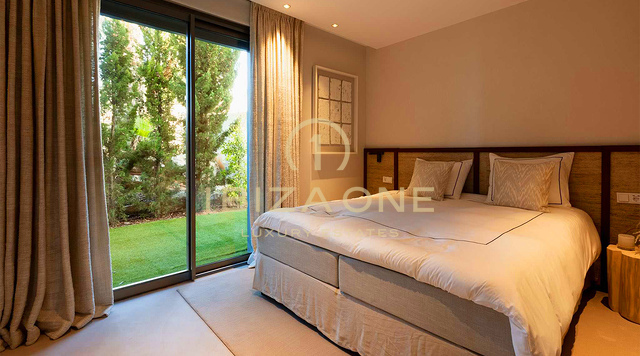 Appartement double unique, luxueux et moderne, composé d'un penthouse et d'un appartement de plain-pied de luxe, à vendre à Ibiza. RÉSERVÉ.