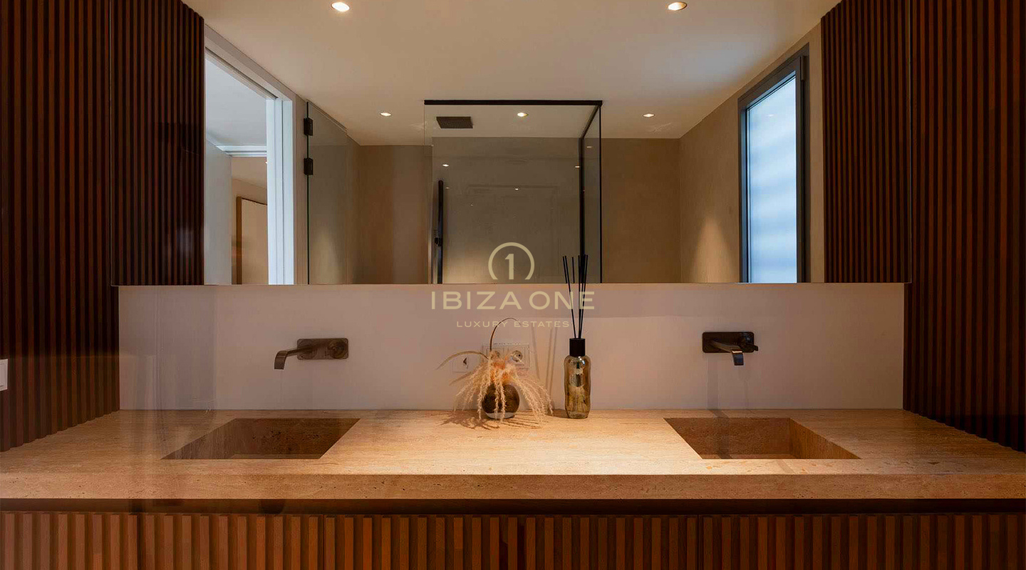 Einzigartige, luxuriöse und moderne Doppelwohnung bestehend aus Penthouse und Erdgeschosswohnung auf Ibiza zu verkaufen, RESERVIERT