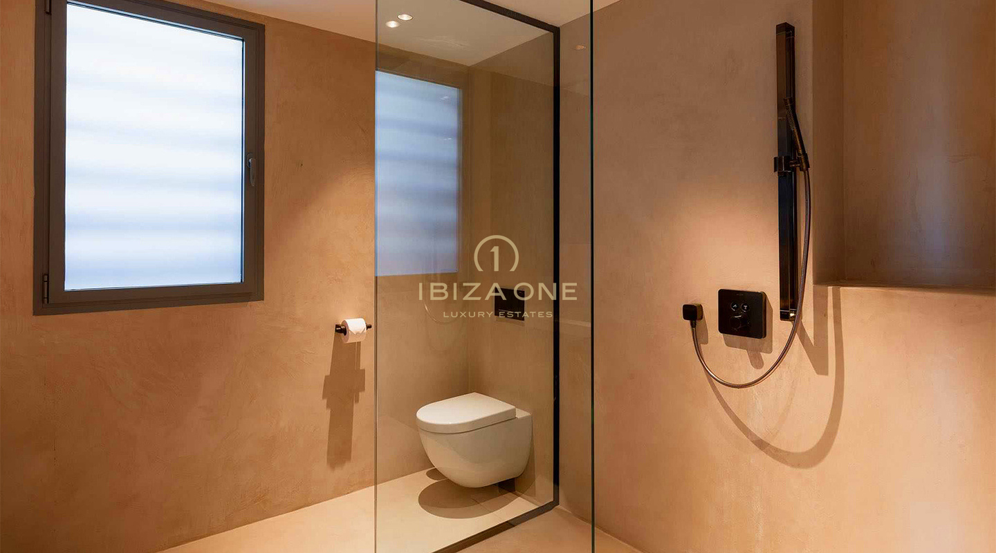 Appartement double unique, luxueux et moderne, composé d'un penthouse et d'un appartement de plain-pied de luxe, à vendre à Ibiza. RÉSERVÉ.
