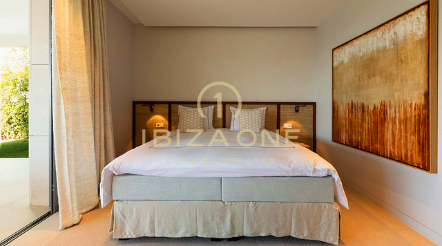 Appartement double unique, luxueux et moderne, composé d'un penthouse et d'un appartement de plain-pied de luxe, à vendre à Ibiza. RÉSERVÉ.