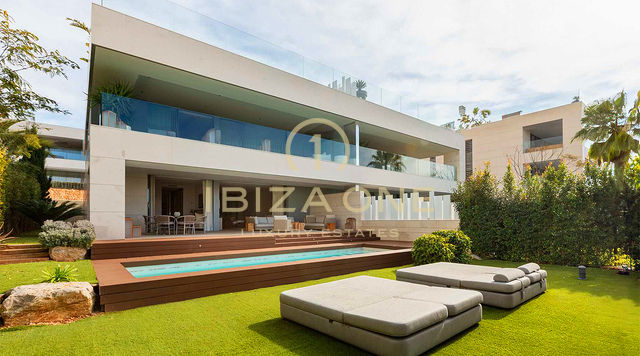 Appartement double unique, luxueux et moderne, composé d'un penthouse et d'un appartement de plain-pied de luxe, à vendre à Ibiza. RÉSERVÉ.