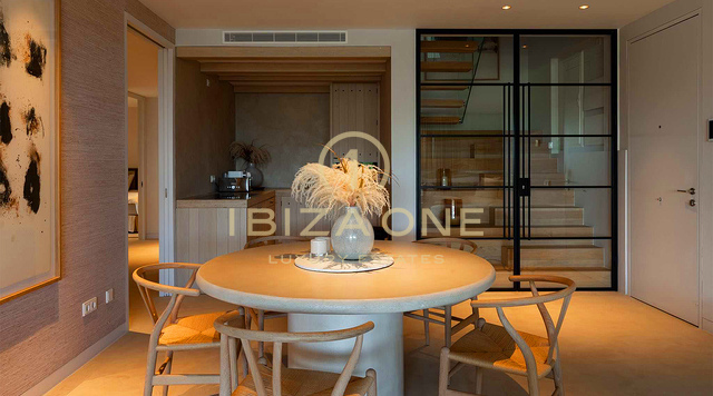 Einzigartige, luxuriöse und moderne Doppelwohnung bestehend aus Penthouse und Erdgeschosswohnung auf Ibiza zu verkaufen, RESERVIERT