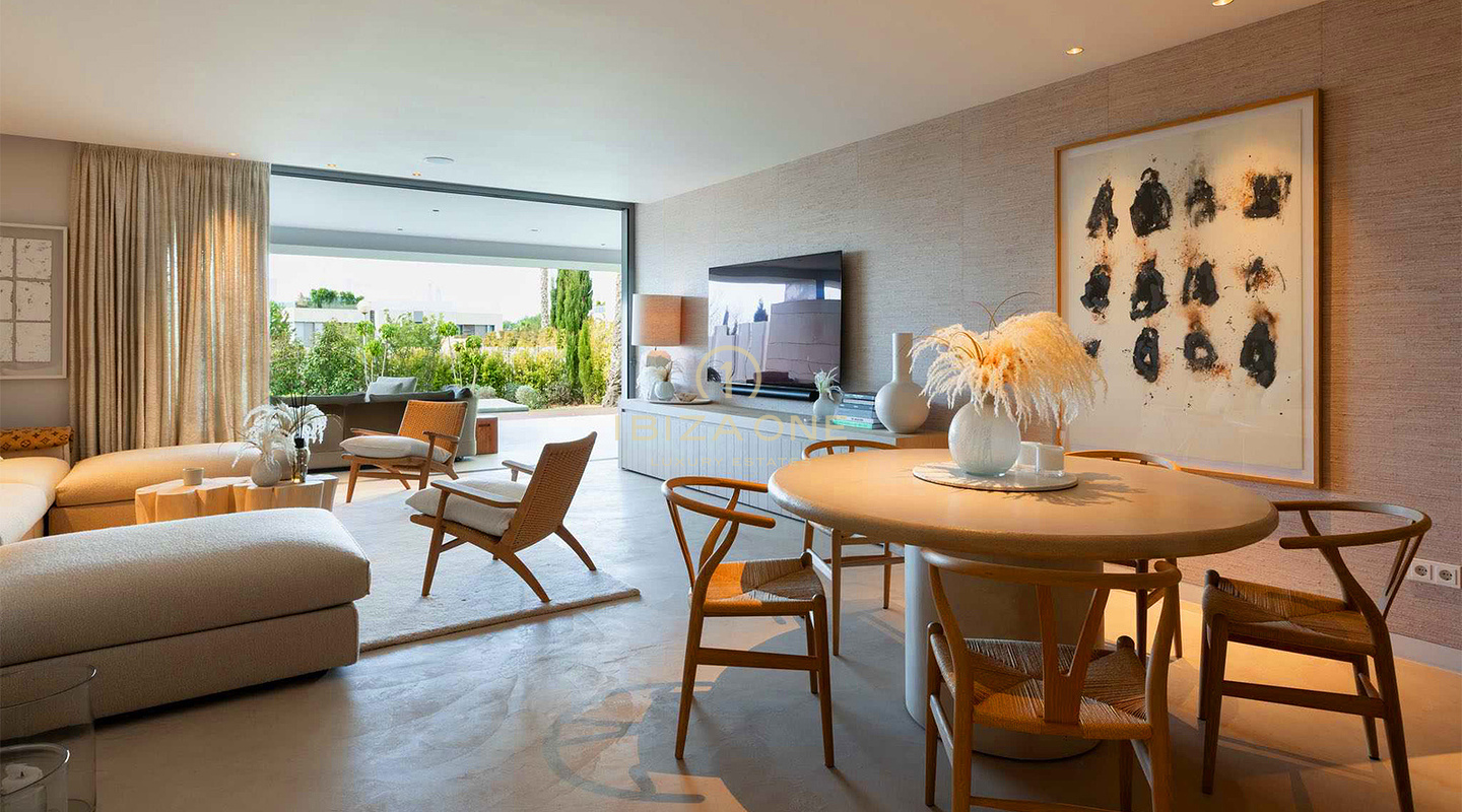 Appartement double unique, luxueux et moderne, composé d'un penthouse et d'un appartement de plain-pied de luxe, à vendre à Ibiza. RÉSERVÉ.