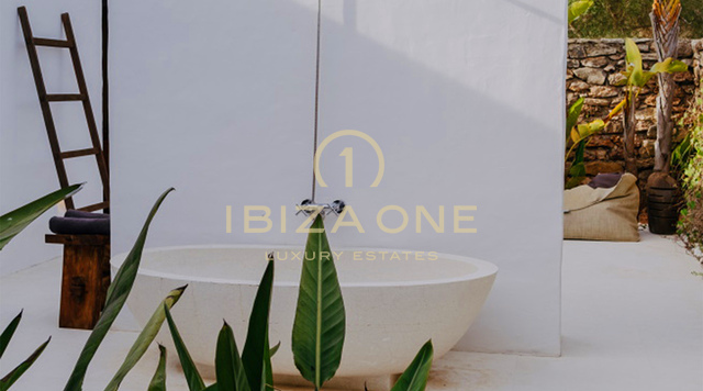 Authentische Luxus-Blakstad-Finca mit unübertroffener Privatsphäre und touristischer Vermietungslizenz zu verkaufen, Ibiza