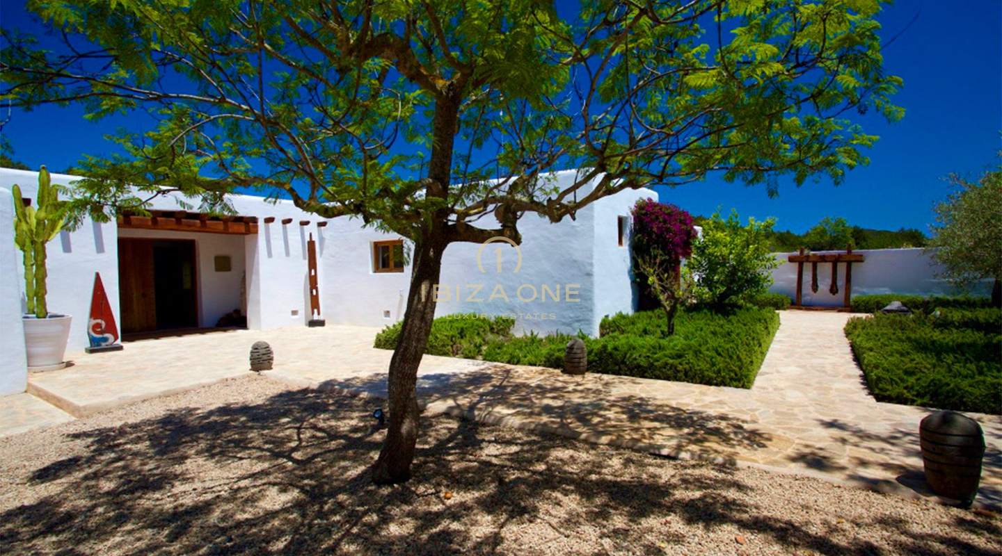 Auténtica finca de lujo Blakstad con privacidad inigualable y licencia de alquiler turístico en venta, Ibiza