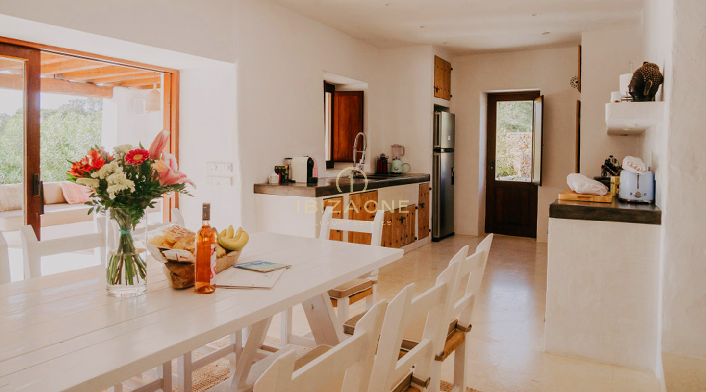 Authentische Luxus-Blakstad-Finca mit unübertroffener Privatsphäre und touristischer Vermietungslizenz zu verkaufen, Ibiza