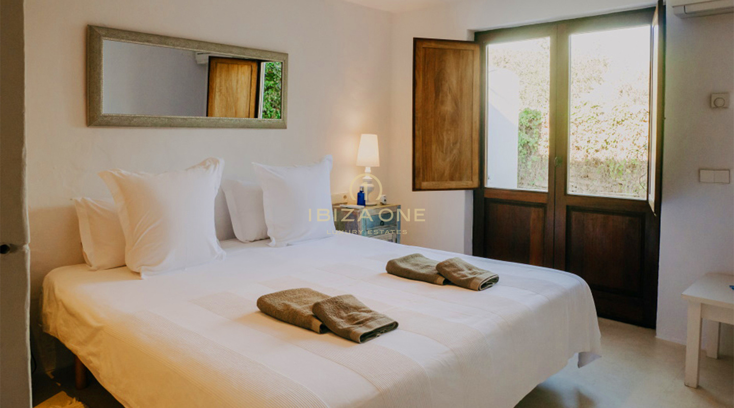 Auténtica finca de lujo Blakstad con privacidad inigualable y licencia de alquiler turístico en venta, Ibiza