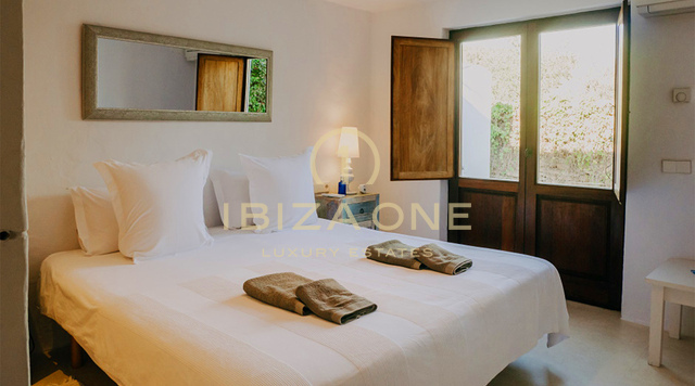 Authentieke luxe Blakstad Finca met ongeëvenaarde privacy en toeristische verhuurvergunning te koop, Ibiza