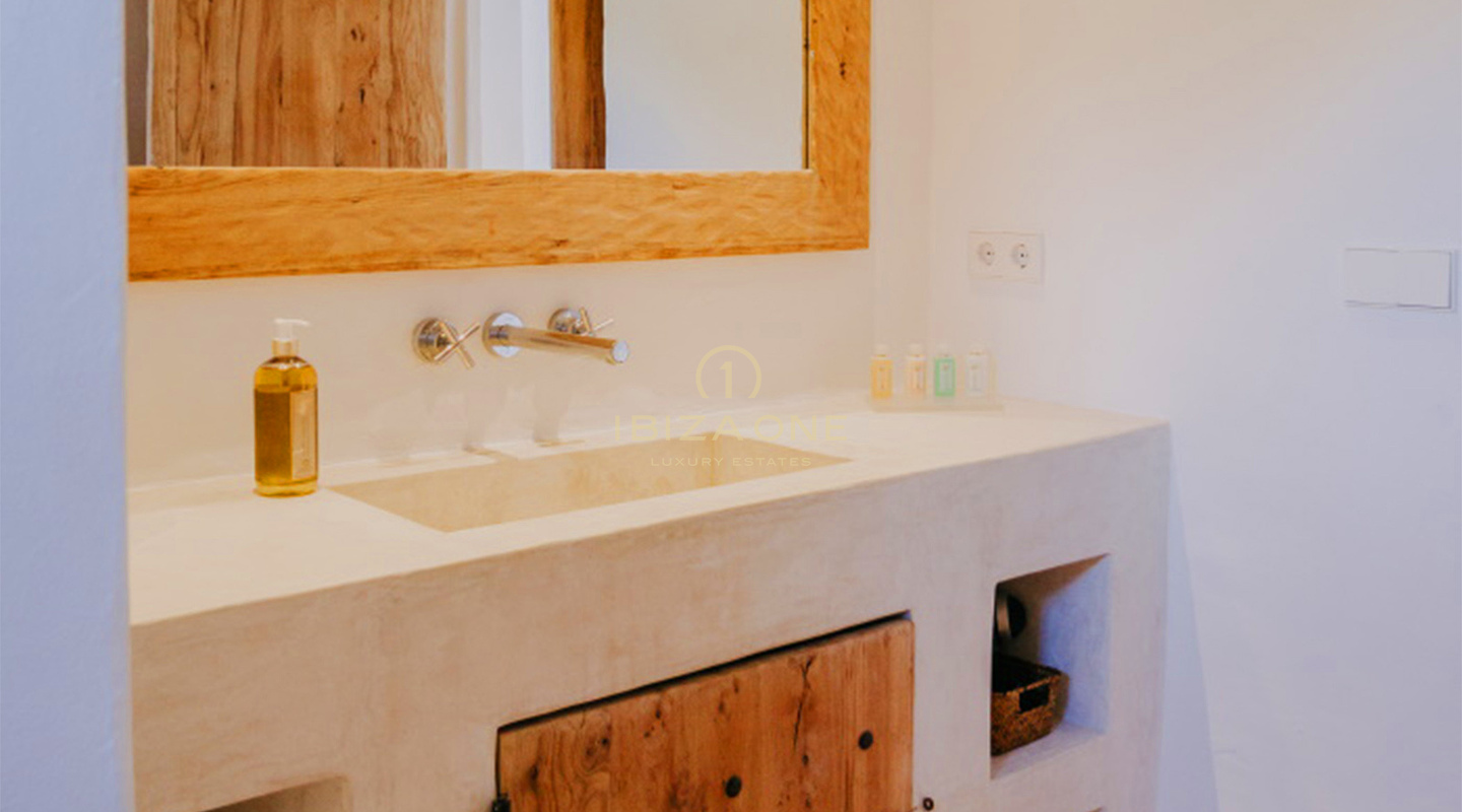 Auténtica finca de lujo Blakstad con privacidad inigualable y licencia de alquiler turístico en venta, Ibiza