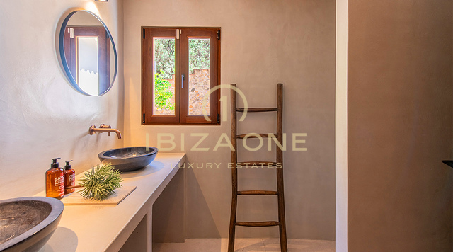 Recently renovated luxury villa with big swimming pool and nice valley and sea views for sale, Ibiza