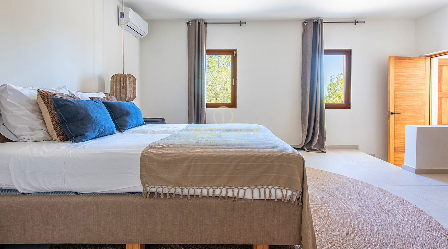 Recently renovated luxury villa with big swimming pool and nice valley and sea views for sale, Ibiza
