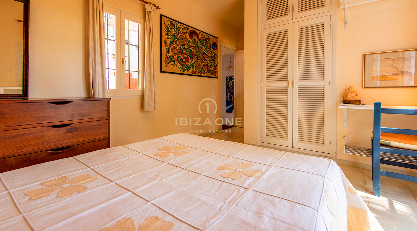 Очаровательная роскошная вилла с потрясающим видом и отдельной квартирой на продажу, Ибица