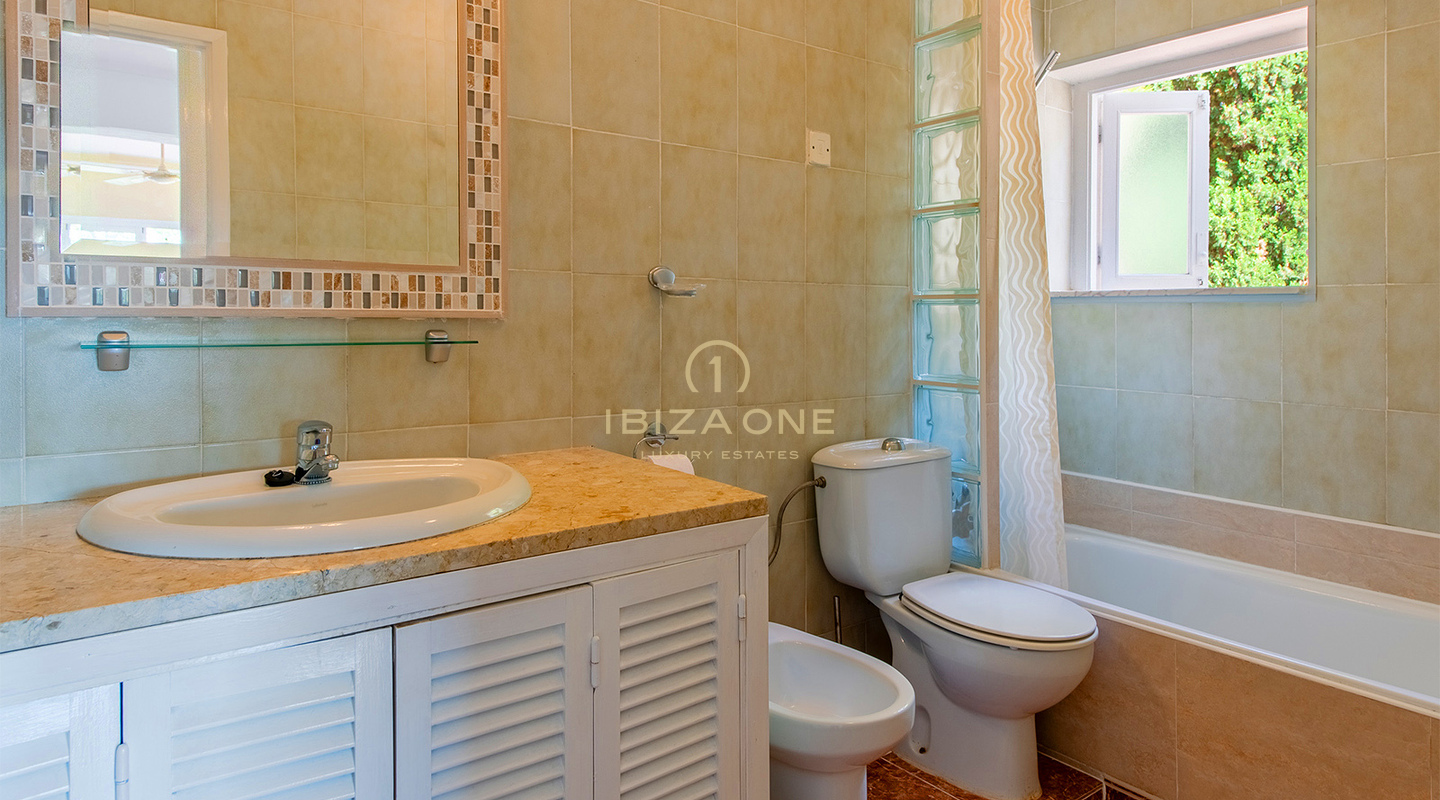 Charming luxury villa with stunning views and seperate apartment for sale, Ibiza