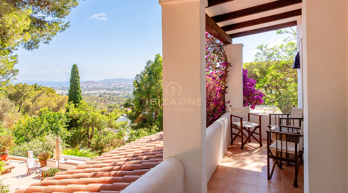 Incantevole villa di lusso con vista mozzafiato e appartamento separato in vendita, Ibiza