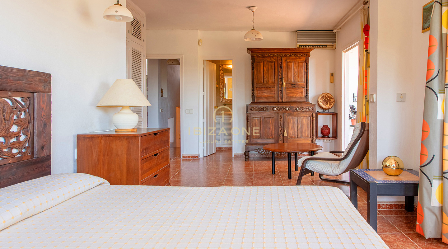 Charmante luxe villa met prachtig uitzicht en apart appartement te koop, Ibiza