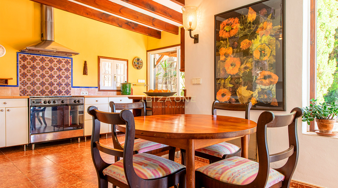Charmante Luxusvilla mit atemberaubender Aussicht und separater Wohnung zu verkaufen, Ibiza