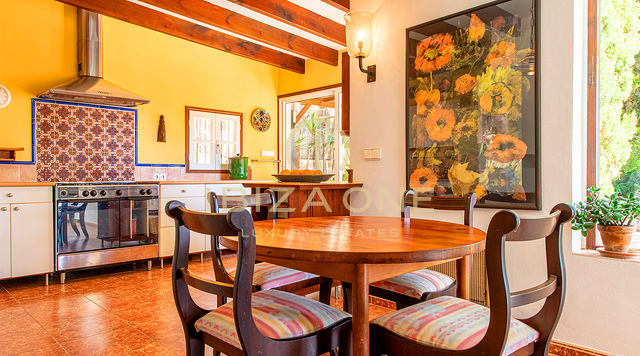 Incantevole villa di lusso con vista mozzafiato e appartamento separato in vendita, Ibiza