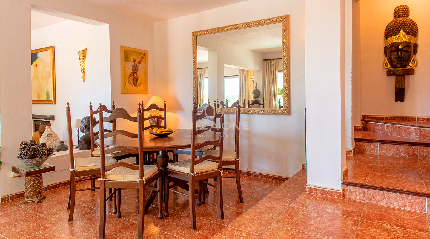 Encantadora villa de lujo con impresionantes vistas y apartamento independiente en venta, Ibiza