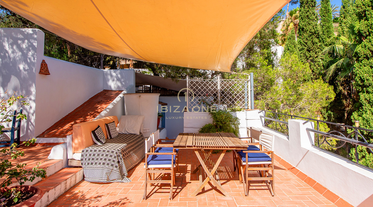 Encantadora villa de lujo con impresionantes vistas y apartamento independiente en venta, Ibiza