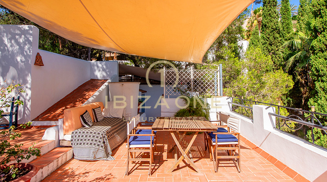 Charmante Luxusvilla mit atemberaubender Aussicht und separater Wohnung zu verkaufen, Ibiza