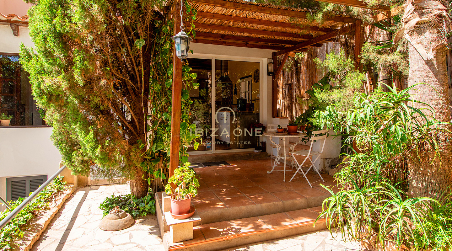 Charming luxury villa with stunning views and seperate apartment for sale, Ibiza